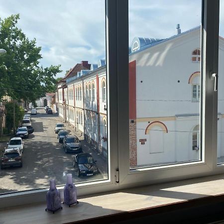 Ohtu Poik 4 City Center Apartment Pärnu Buitenkant foto