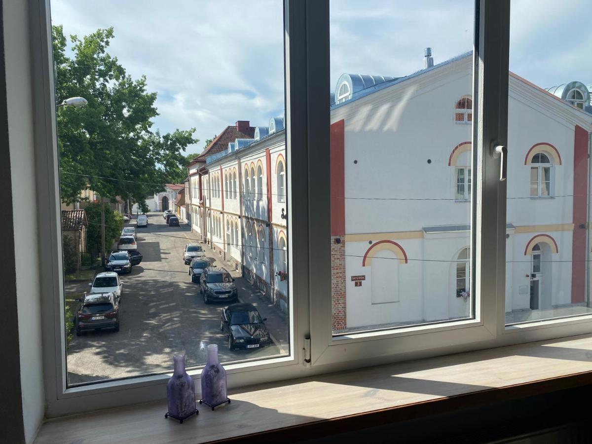 Ohtu Poik 4 City Center Apartment Pärnu Buitenkant foto